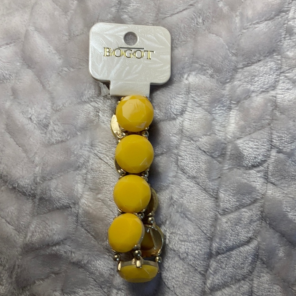 Chunky yellow bracelet with gold detailing